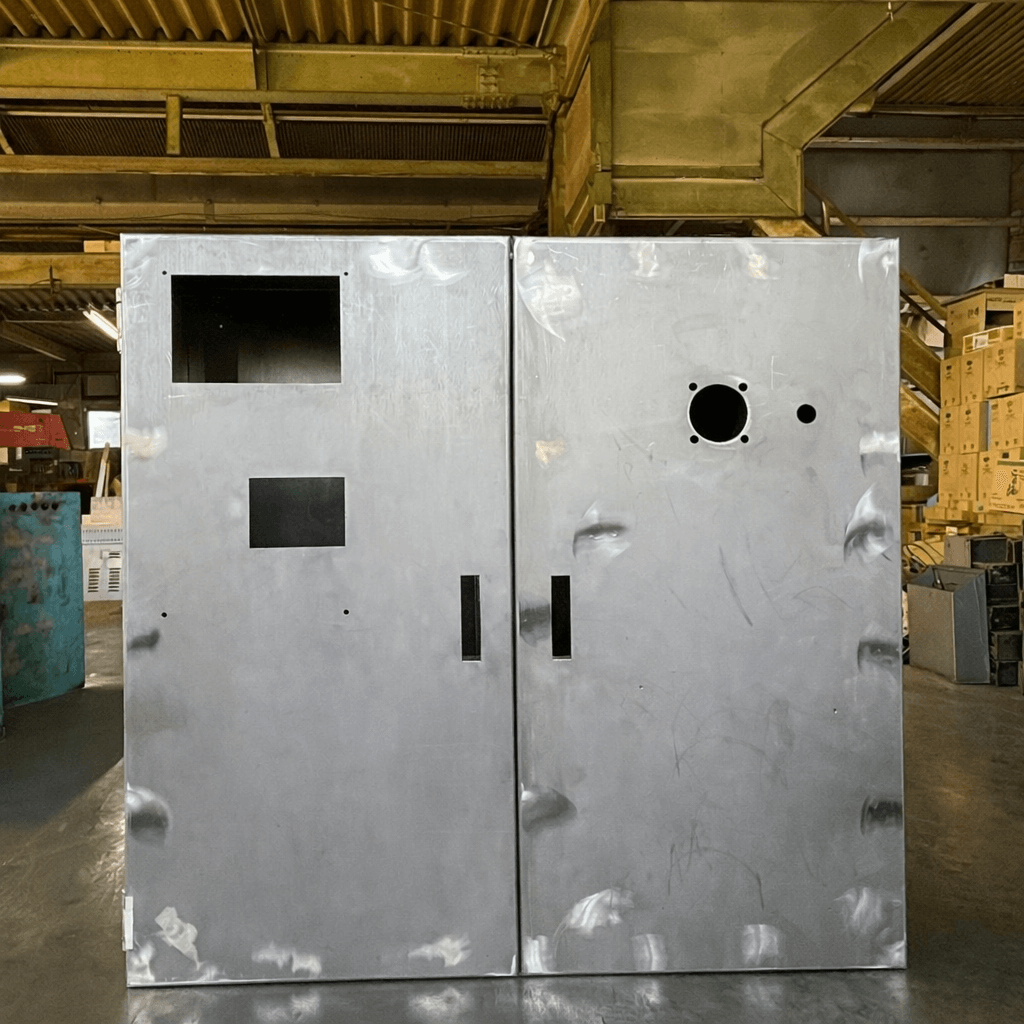 制御盤（扉、観音開き）